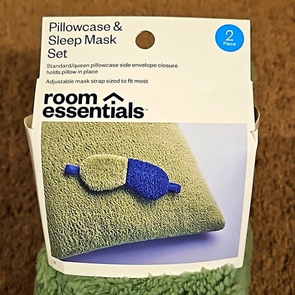 Room essentials pillowcase & sleep mask set - Picture 2 of 3